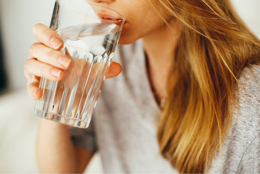 healthy-lifestyle-boost-immune-drink-water